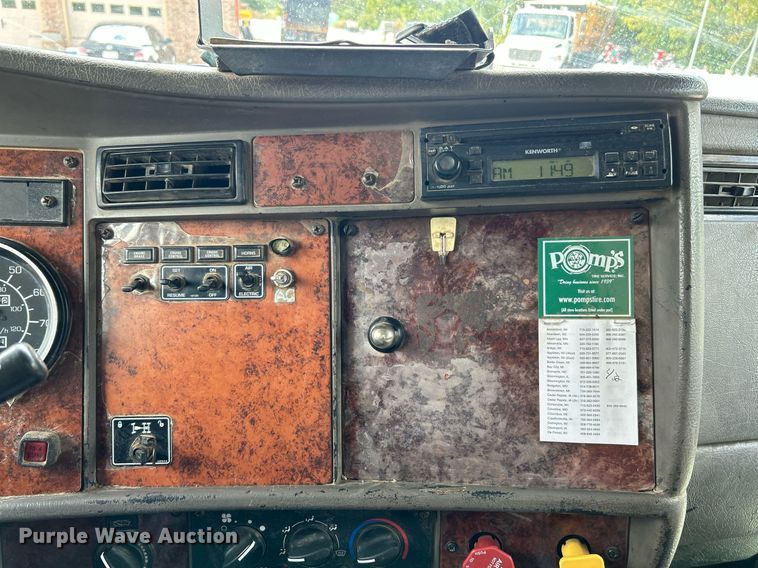 image for item NQ9836 2007 Kenworth T300  dump truck