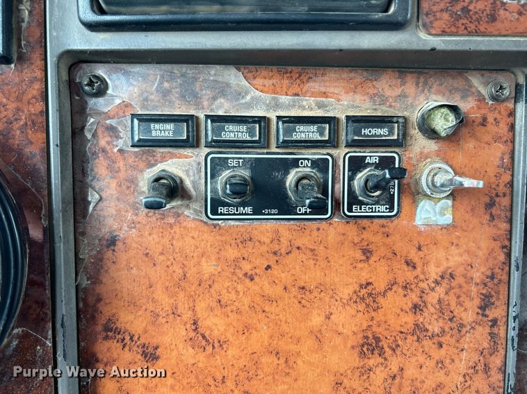 image for item NQ9836 2007 Kenworth T300  dump truck