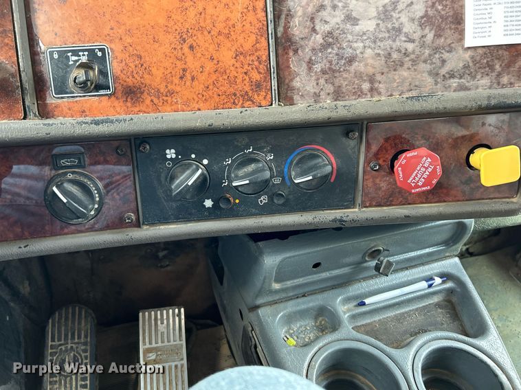 image for item NQ9836 2007 Kenworth T300  dump truck