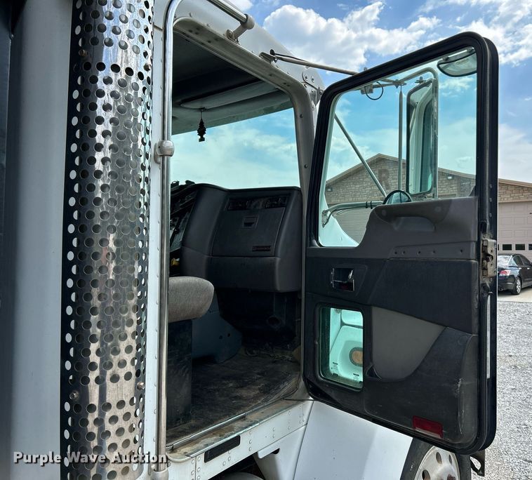 image for item NQ9836 2007 Kenworth T300  dump truck