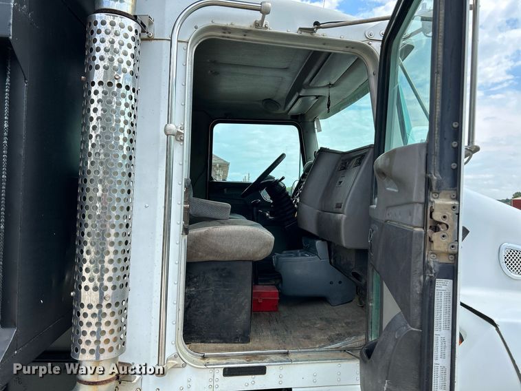 image for item NQ9836 2007 Kenworth T300  dump truck