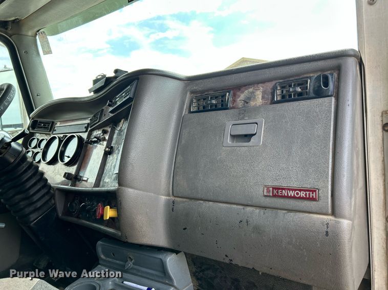 image for item NQ9836 2007 Kenworth T300  dump truck