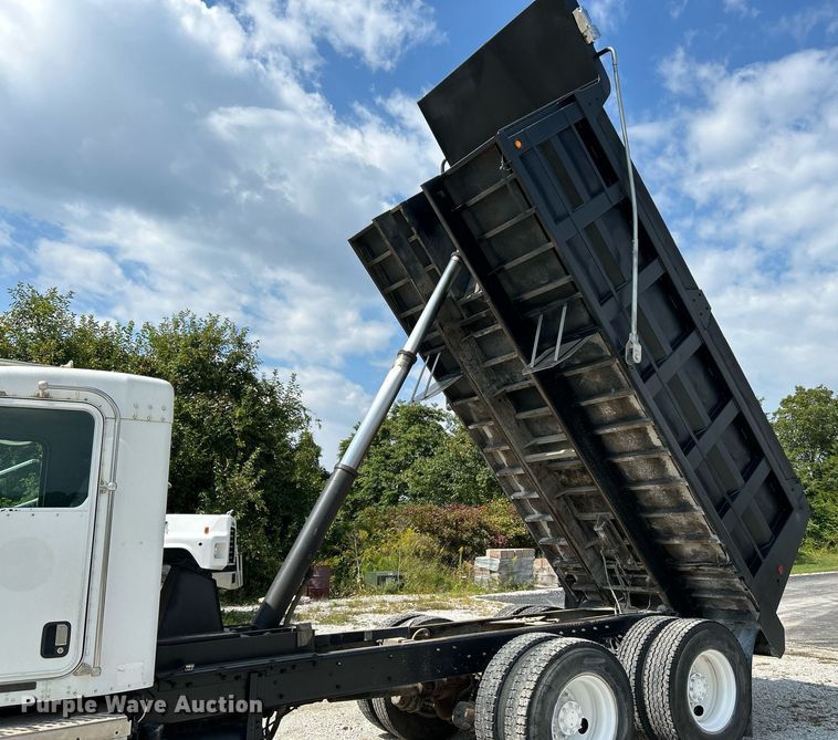 image for item NQ9836 2007 Kenworth T300  dump truck