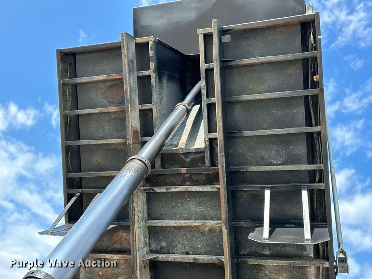 image for item NQ9836 2007 Kenworth T300  dump truck