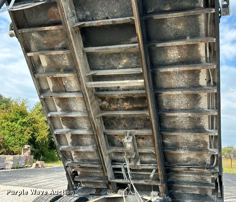 image for item NQ9836 2007 Kenworth T300  dump truck