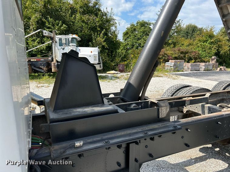 image for item NQ9836 2007 Kenworth T300  dump truck