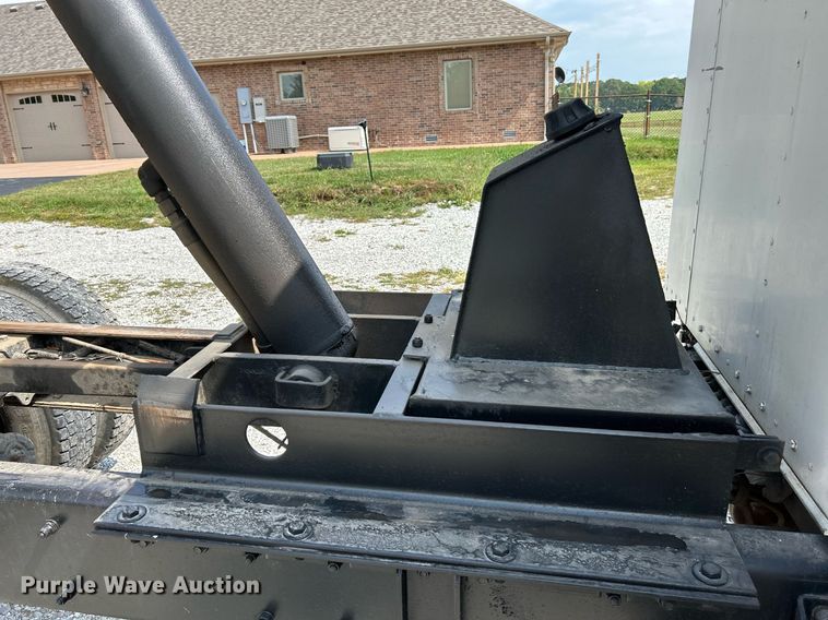 image for item NQ9836 2007 Kenworth T300  dump truck