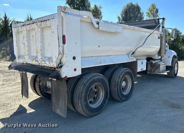 image for item NQ9920 2007 Peterbilt 335  dump truck