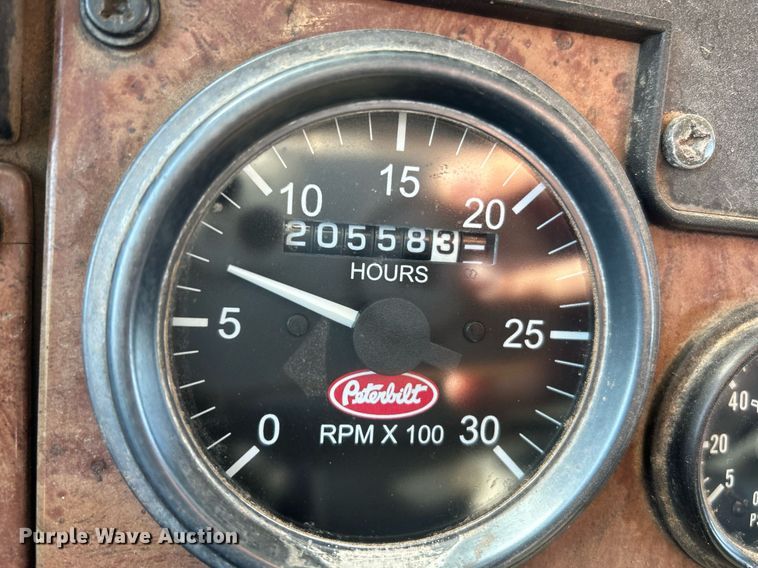 image for item NQ9920 2007 Peterbilt 335  dump truck