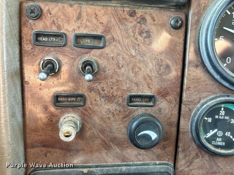 image for item NQ9920 2007 Peterbilt 335  dump truck