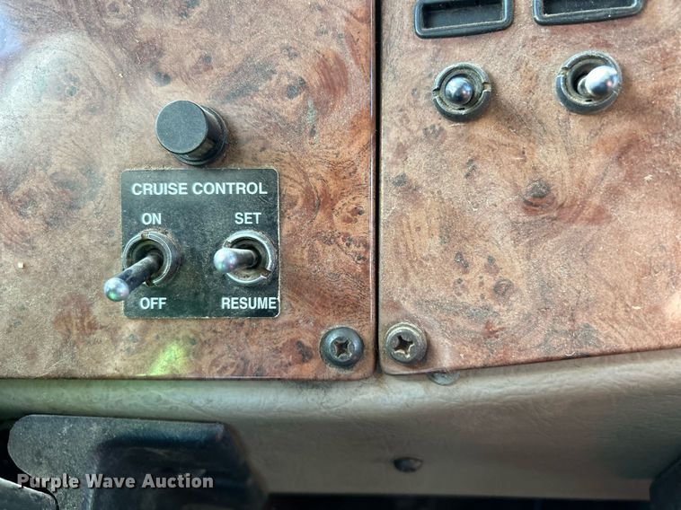 image for item NQ9920 2007 Peterbilt 335  dump truck