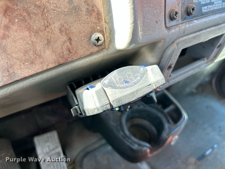 image for item NQ9920 2007 Peterbilt 335  dump truck