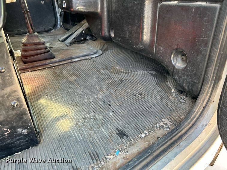 image for item NQ9920 2007 Peterbilt 335  dump truck