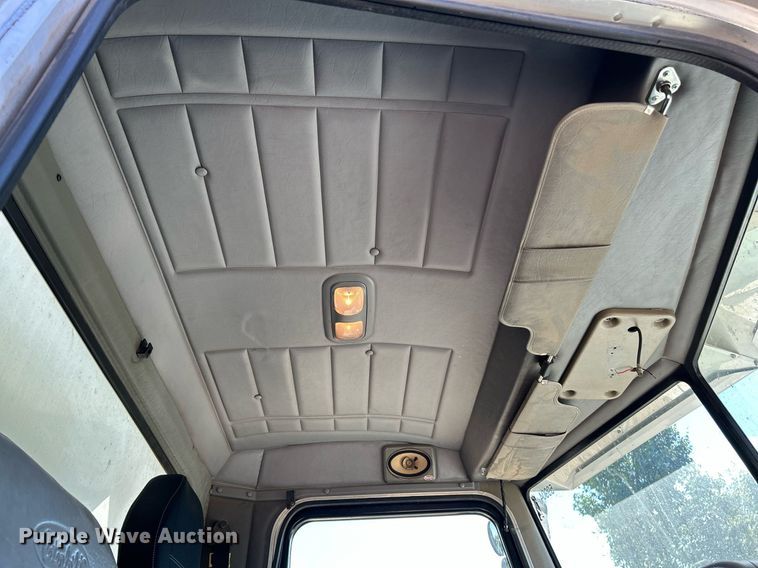 image for item NQ9920 2007 Peterbilt 335  dump truck