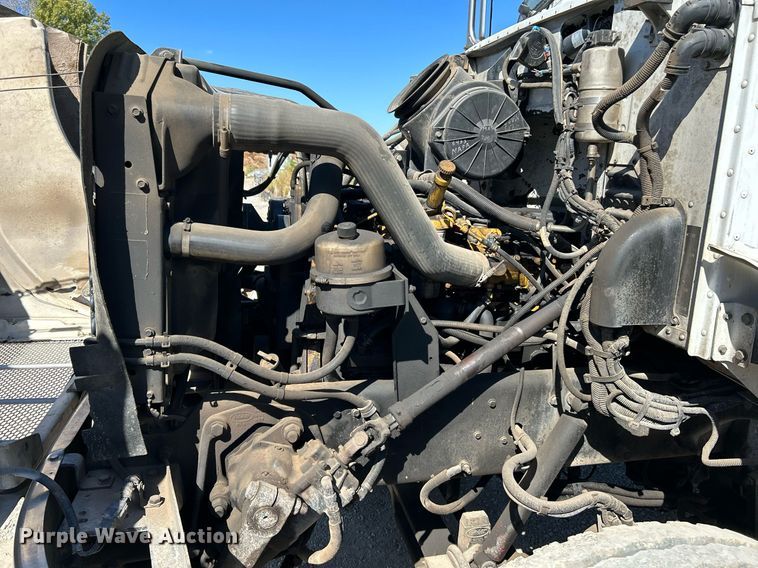 image for item NQ9920 2007 Peterbilt 335  dump truck