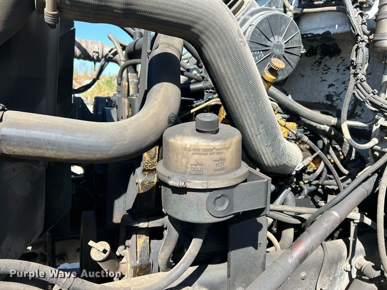 image for item NQ9920 2007 Peterbilt 335  dump truck