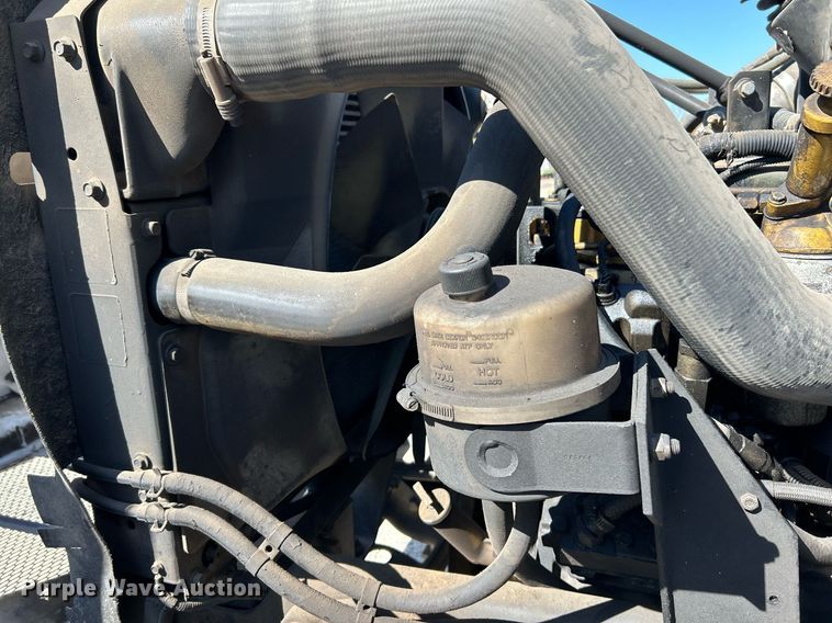 image for item NQ9920 2007 Peterbilt 335  dump truck