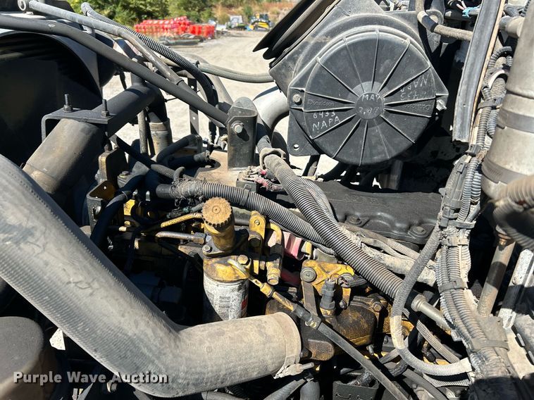 image for item NQ9920 2007 Peterbilt 335  dump truck