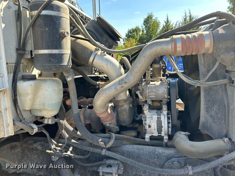 image for item NQ9920 2007 Peterbilt 335  dump truck