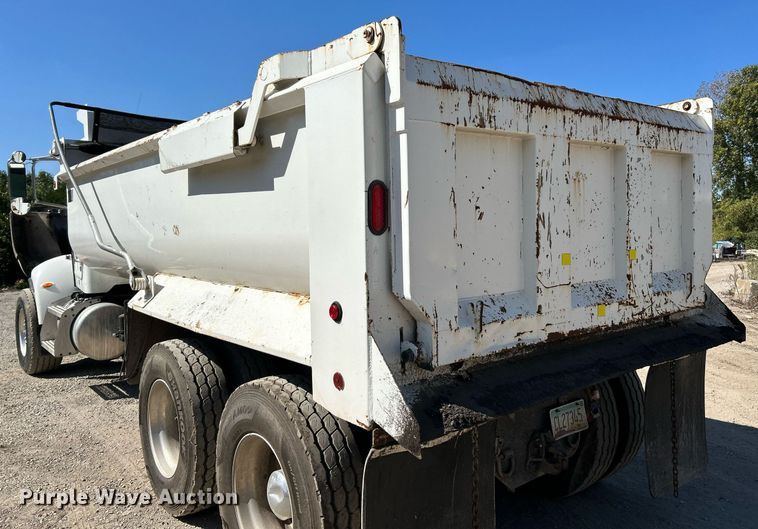 image for item NQ9920 2007 Peterbilt 335  dump truck