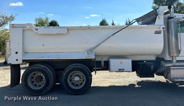 image for item NQ9920 2007 Peterbilt 335  dump truck