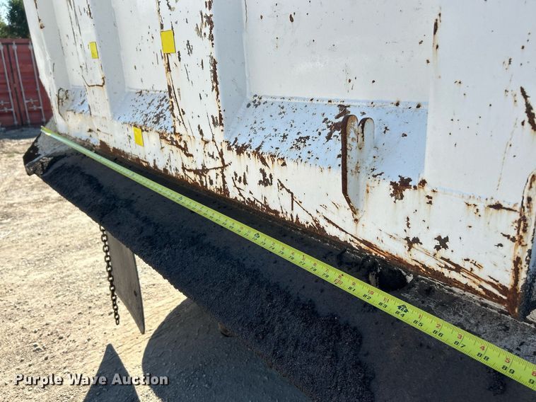 image for item NQ9920 2007 Peterbilt 335  dump truck