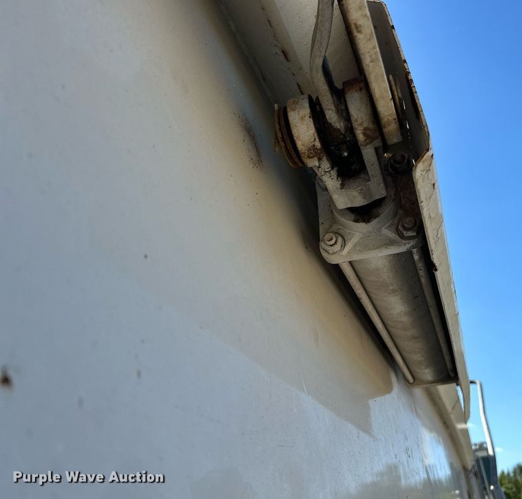 image for item NQ9920 2007 Peterbilt 335  dump truck