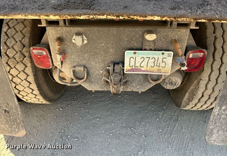 image for item NQ9920 2007 Peterbilt 335  dump truck