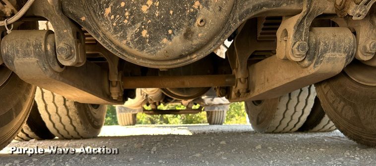 image for item NQ9920 2007 Peterbilt 335  dump truck