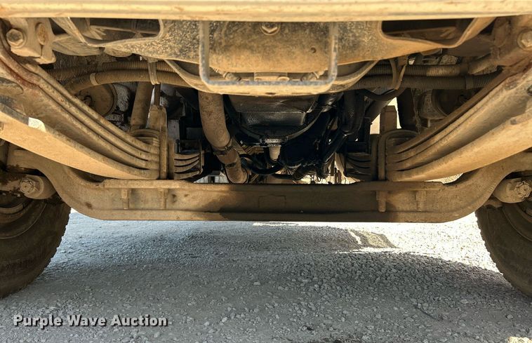 image for item NQ9920 2007 Peterbilt 335  dump truck