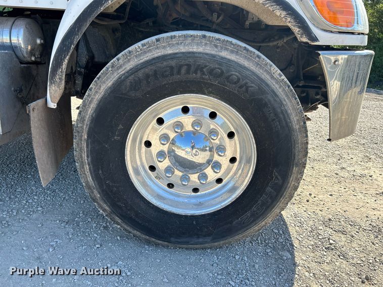 image for item NQ9920 2007 Peterbilt 335  dump truck