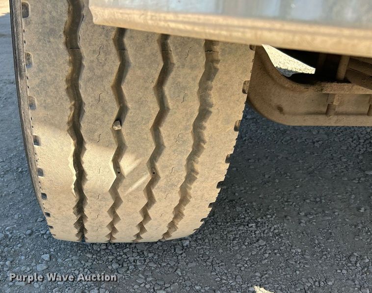 image for item NQ9920 2007 Peterbilt 335  dump truck