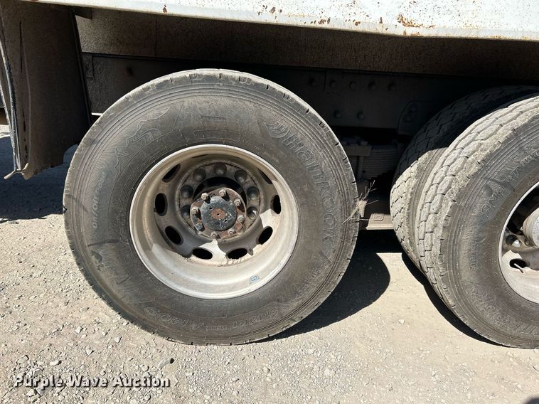 image for item NQ9920 2007 Peterbilt 335  dump truck