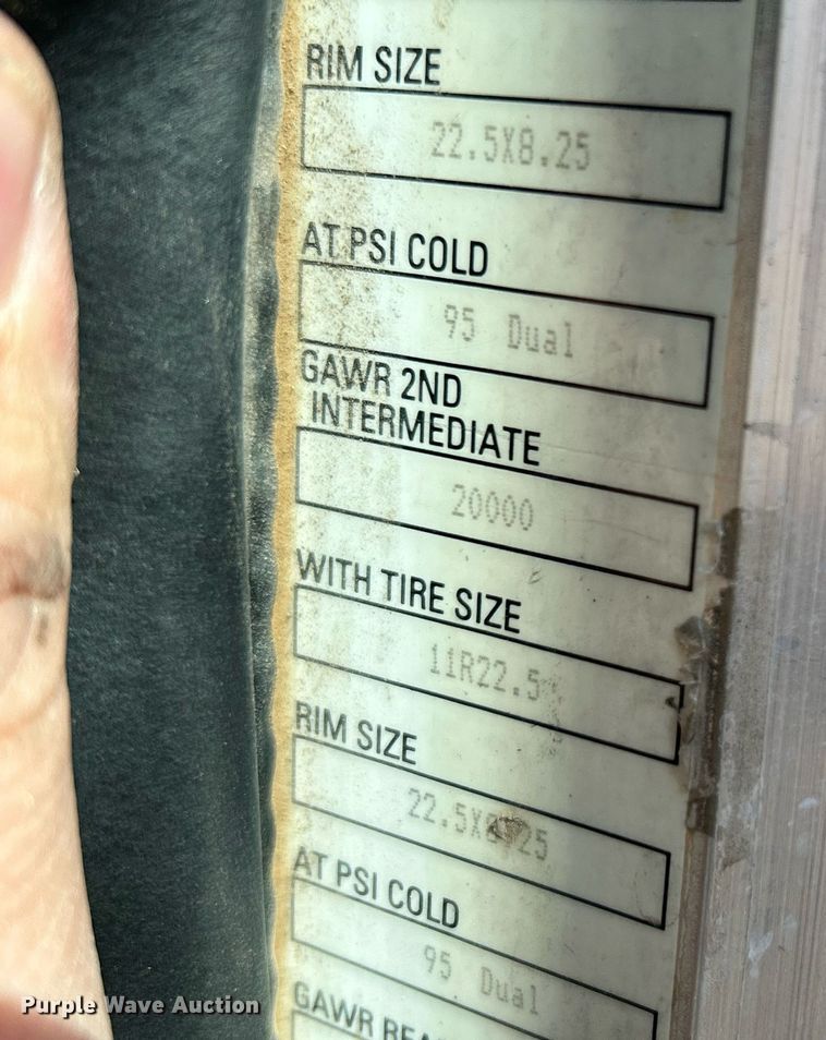 image for item NQ9920 2007 Peterbilt 335  dump truck