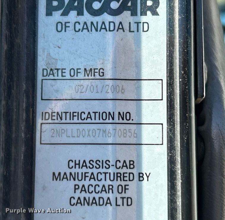 image for item NQ9920 2007 Peterbilt 335  dump truck