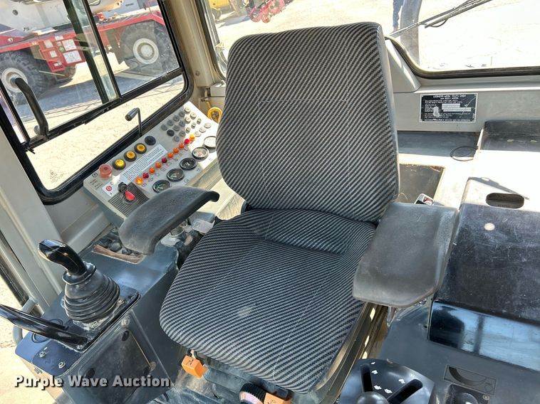 image for item NQ9945 2012 John Deere 605C  track loader