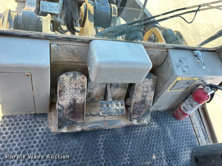 image for item NQ9945 2012 John Deere 605C  track loader