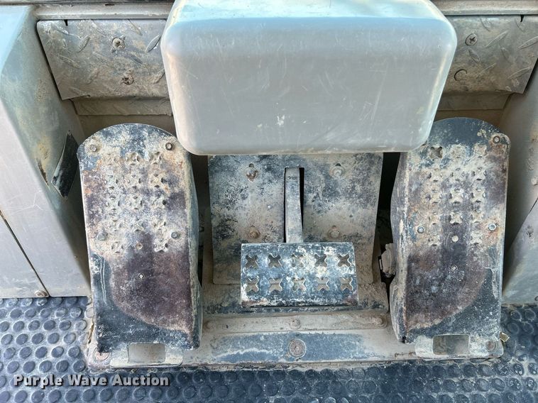 image for item NQ9945 2012 John Deere 605C  track loader