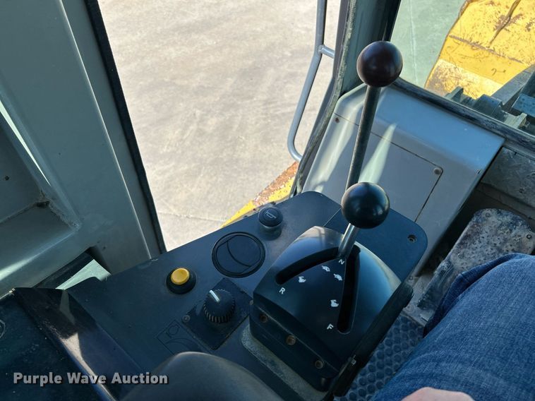 image for item NQ9945 2012 John Deere 605C  track loader