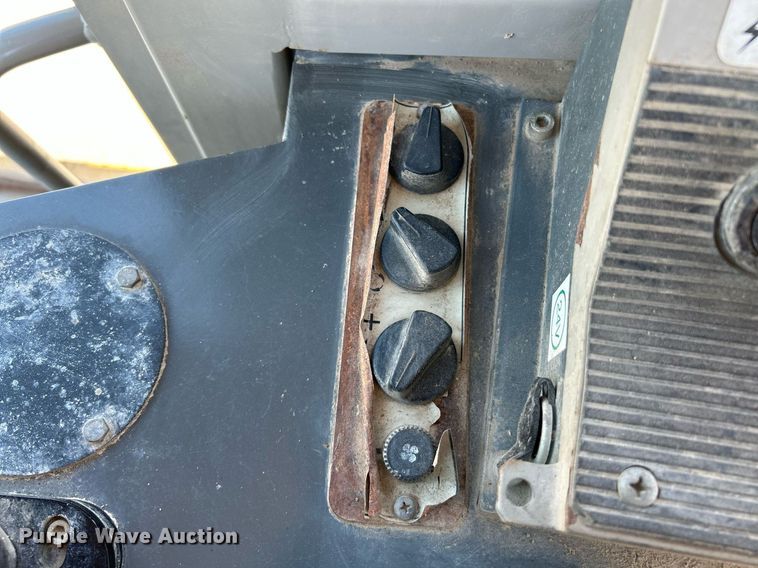 image for item NQ9945 2012 John Deere 605C  track loader