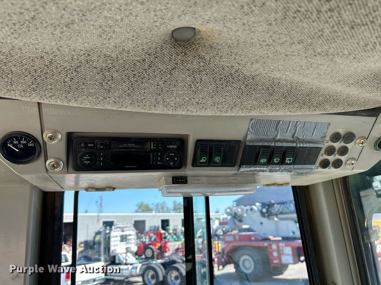 image for item NQ9945 2012 John Deere 605C  track loader