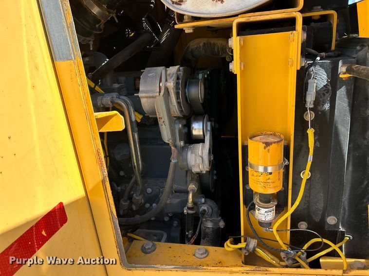 image for item NQ9945 2012 John Deere 605C  track loader