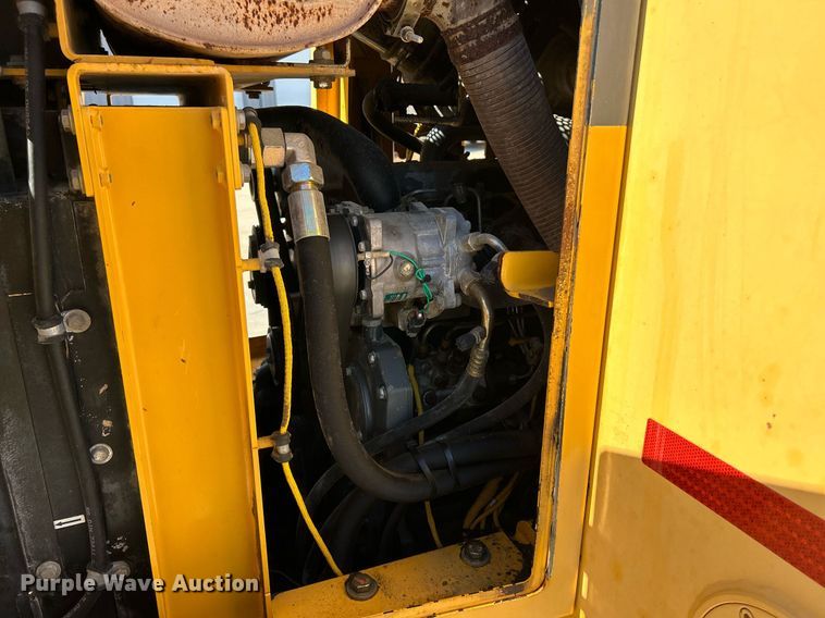 image for item NQ9945 2012 John Deere 605C  track loader