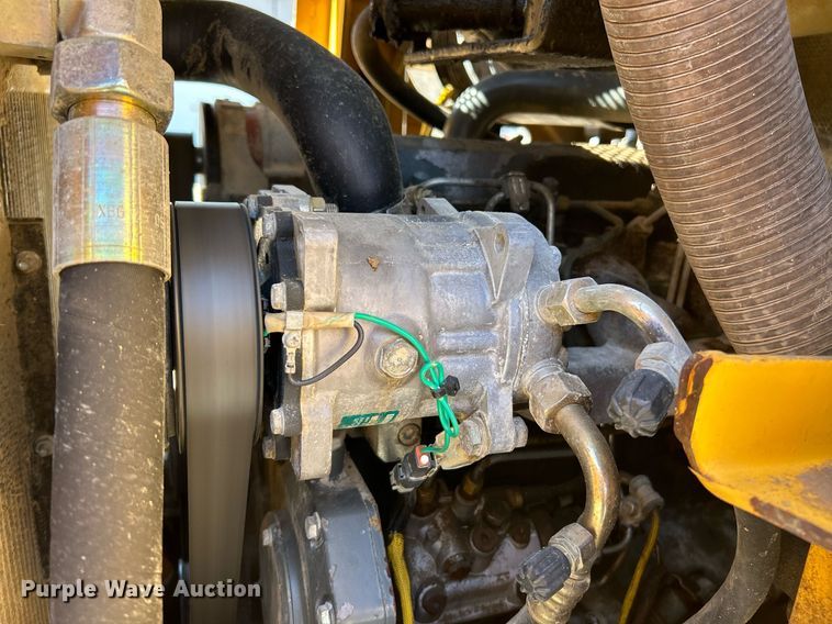 image for item NQ9945 2012 John Deere 605C  track loader