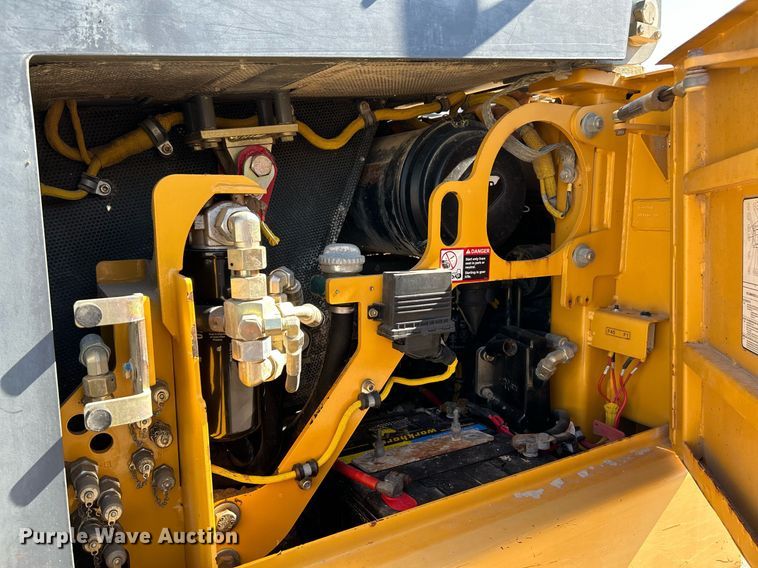 image for item NQ9945 2012 John Deere 605C  track loader