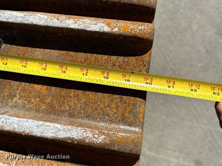 image for item NQ9945 2012 John Deere 605C  track loader