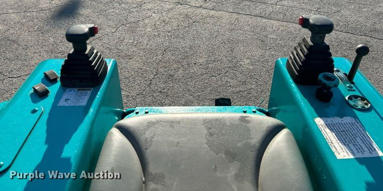 image for item NQ9951 2006 Whiteman STX-55Y-6  power trowel