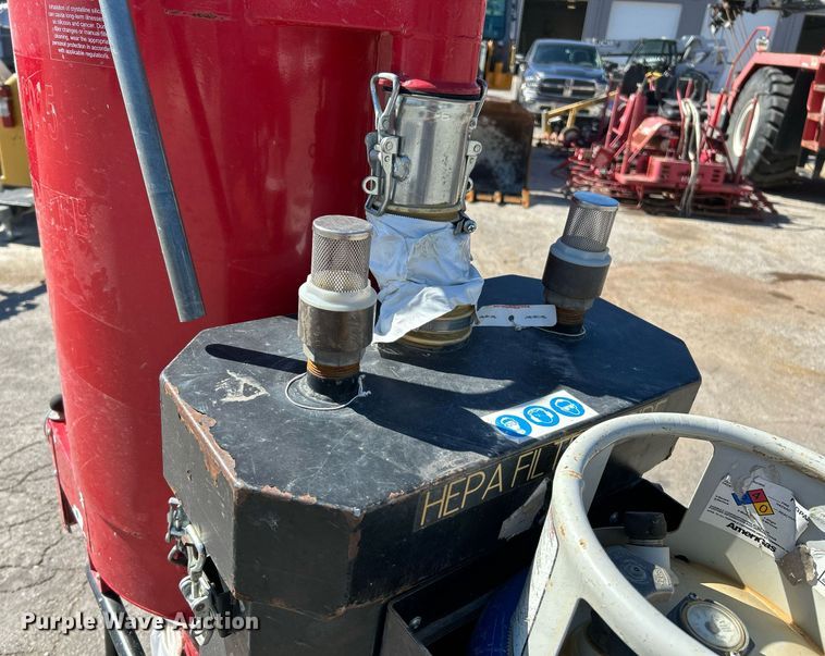 image for item NQ9955 Husqvarna T8600  dust extractor