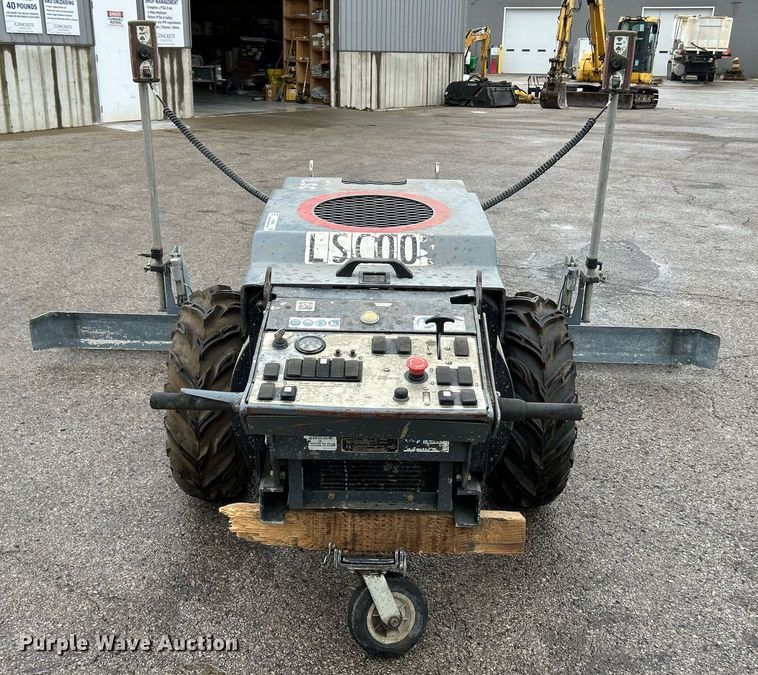 image for item NQ9965 Somero Copperhead XD 3.0  screed