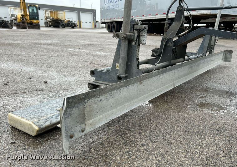 image for item NQ9966 Somero Copperhead XD 3.0  screed